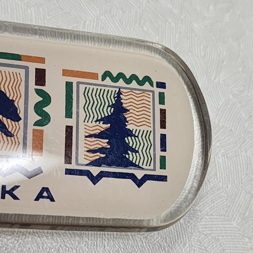 Vintage Alaska USA Vacation Tree Bear State Lucite Keychain Key Ring Collectible